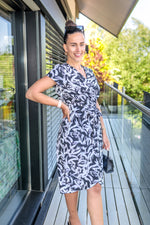 Załaduj obraz do przeglądarki galerii, Chloe Summer Midi Wrap Style Dress In Black and White Print
