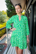 Cargar imagen en el visor de la galería, Laura Long Sleeve Kaftan Style Dress In Green
