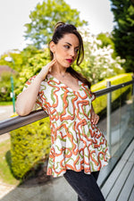 Cargar imagen en el visor de la galería, Abi Angel Sleeve Summer Top With Ruffle Hem In Green And Orange Print
