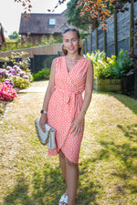 Załaduj obraz do przeglądarki galerii, Serena Sleeveless Midi Summer Wrap Dress In Coral Spot

