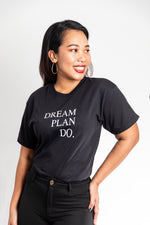 Cargar imagen en el visor de la galería, Dream Plan Do Slogan Tee In Black
