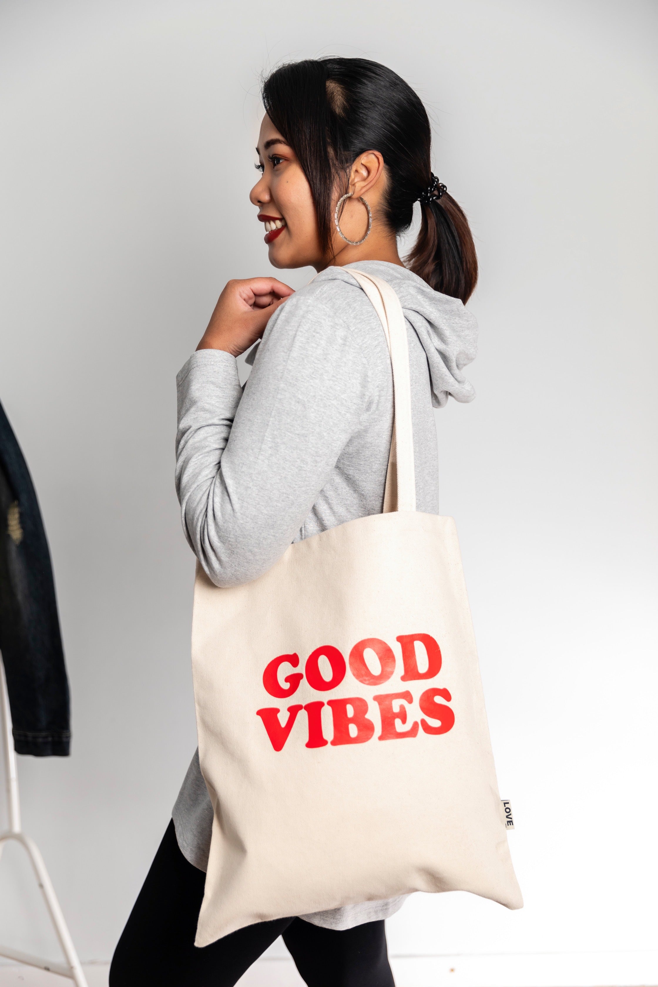 Good Vibes Tote Bag In Cream