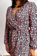 Cargar imagen en el visor de la galería, Nairobi Midi Long Sleeve Wrap Dress In Pink Leopard

