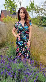 Załaduj obraz do przeglądarki galerii, Phoenix Summer Midi Wrap Dress In Black With Pink And Blue Floral Print

