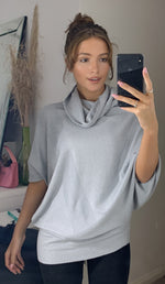 Carica l&#39;immagine nel visualizzatore di Gallery, Forte Cowl Neck Oversize Pleat Detail Knit In Light Grey
