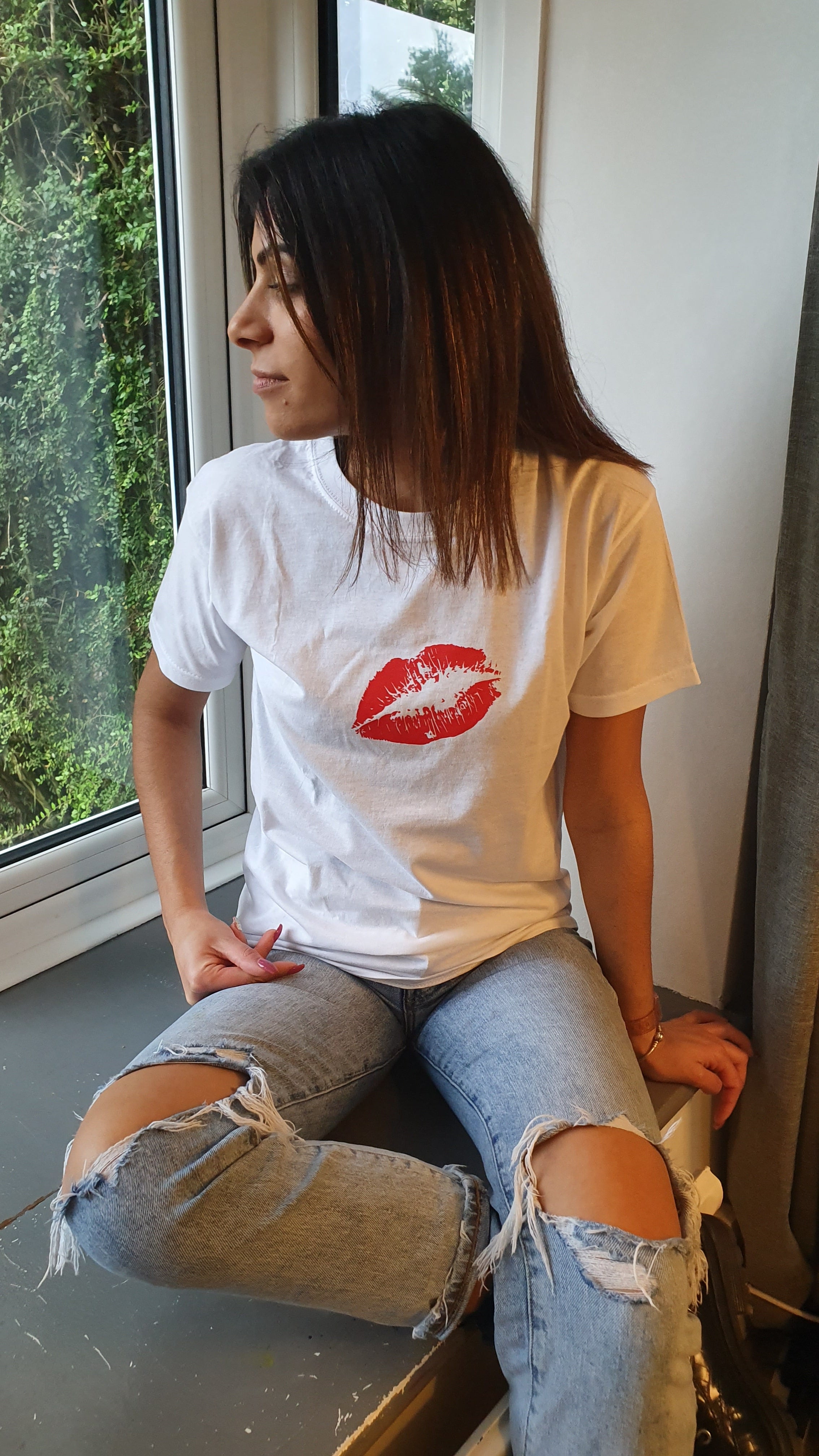 Red Kiss Logo Print Tee In White