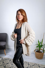 Cargar imagen en el visor de la galería, Dieppe Knit Cardigan With Chunky Square Bobble Sleeve Detail In Cream
