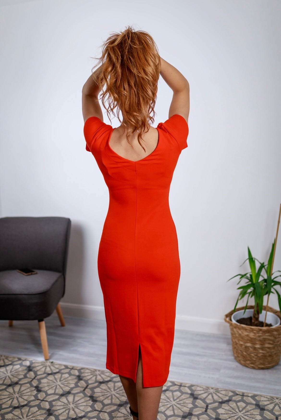 Austin Scoop Neck Bodycon Midi Dress With Cap Sleeves In Flame Red