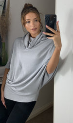 Carica l&#39;immagine nel visualizzatore di Gallery, Forte Cowl Neck Oversize Pleat Detail Knit In Light Grey
