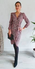 Charger l&#39;image dans la galerie, Nairobi Midi Long Sleeve Wrap Dress In Pink Leopard
