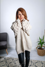 Cargar imagen en el visor de la galería, Dieppe Knit Cardigan With Chunky Square Bobble Sleeve Detail In Cream
