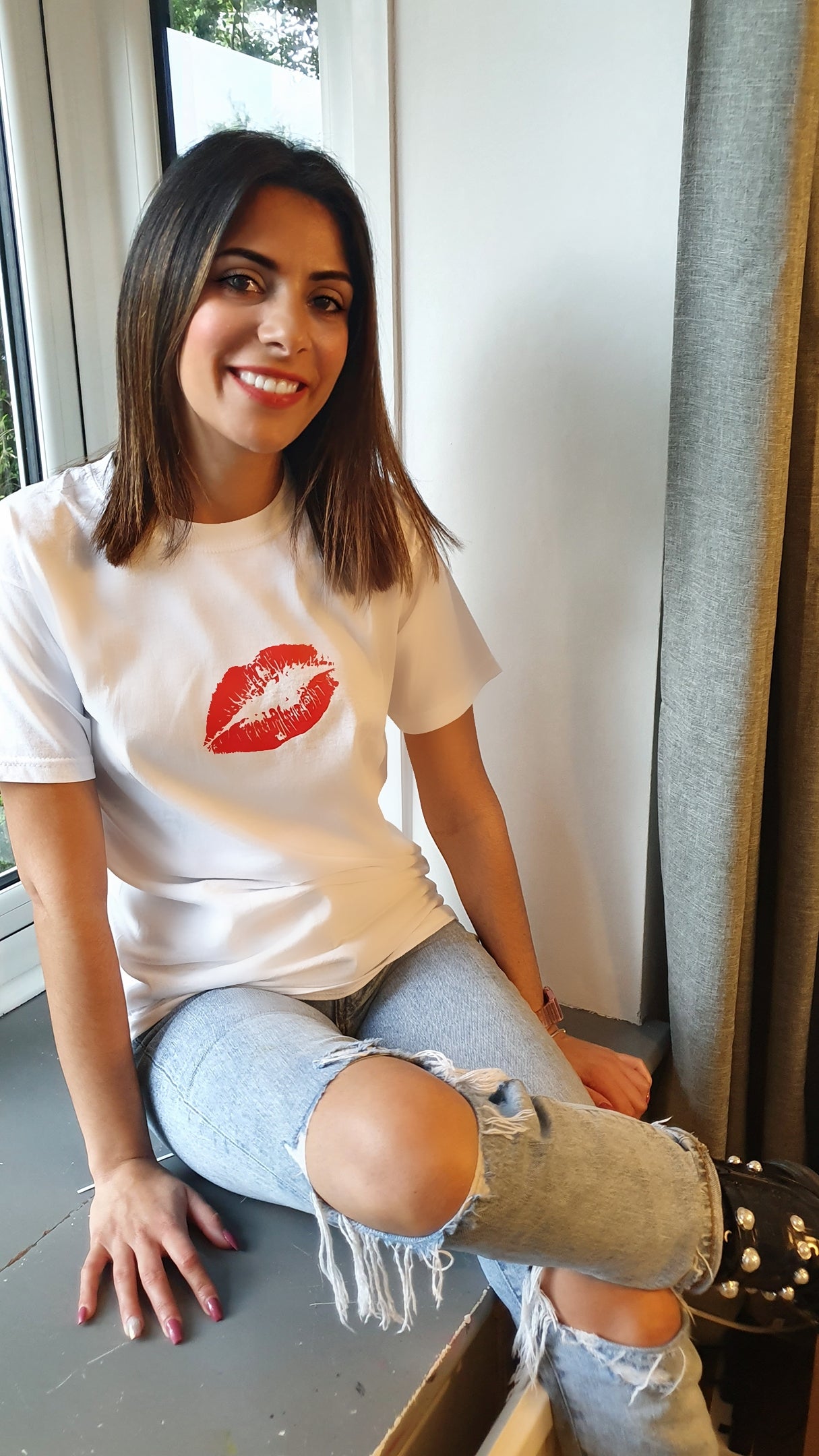 Red Kiss Logo Print Tee In White