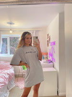 Cargar imagen en el visor de la galería, Oversized T Shirt Dress With Script Love Slogan In Grey
