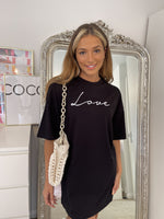 Charger l&#39;image dans la galerie, Oversized T Shirt Dress With Script Love Slogan In Black
