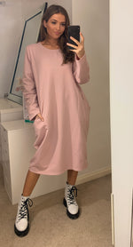 Load image into Gallery viewer, Oversized Sweatshirt Dress In Pink With Pockets
